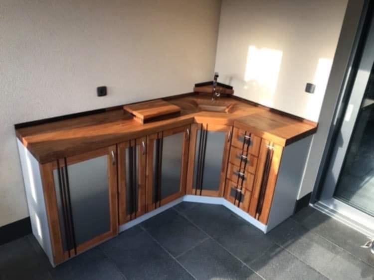 d6f3c2f3 c1b4 4748 9d88 3ed4dc59cb66